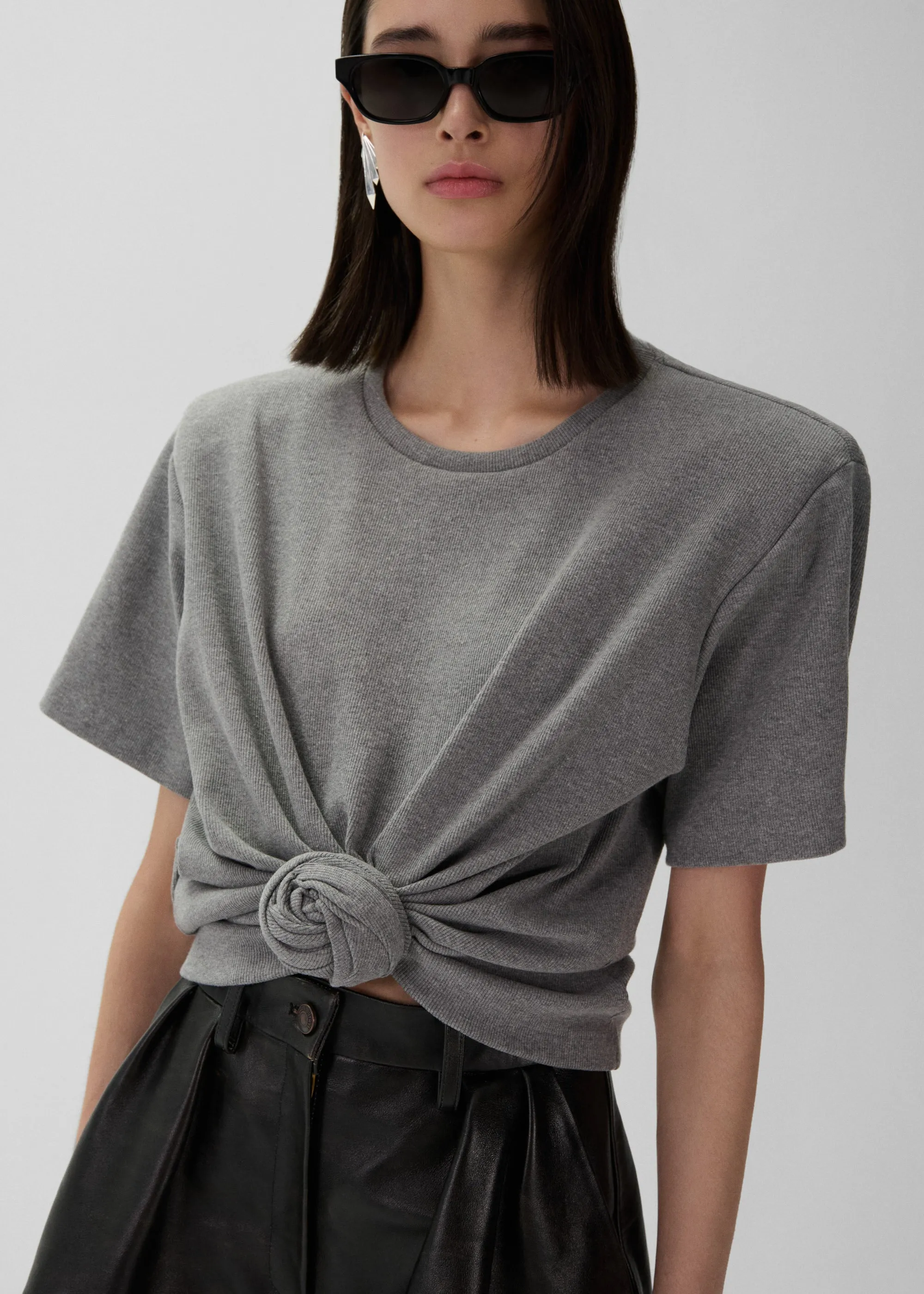 Knotted t-shirt in grey
