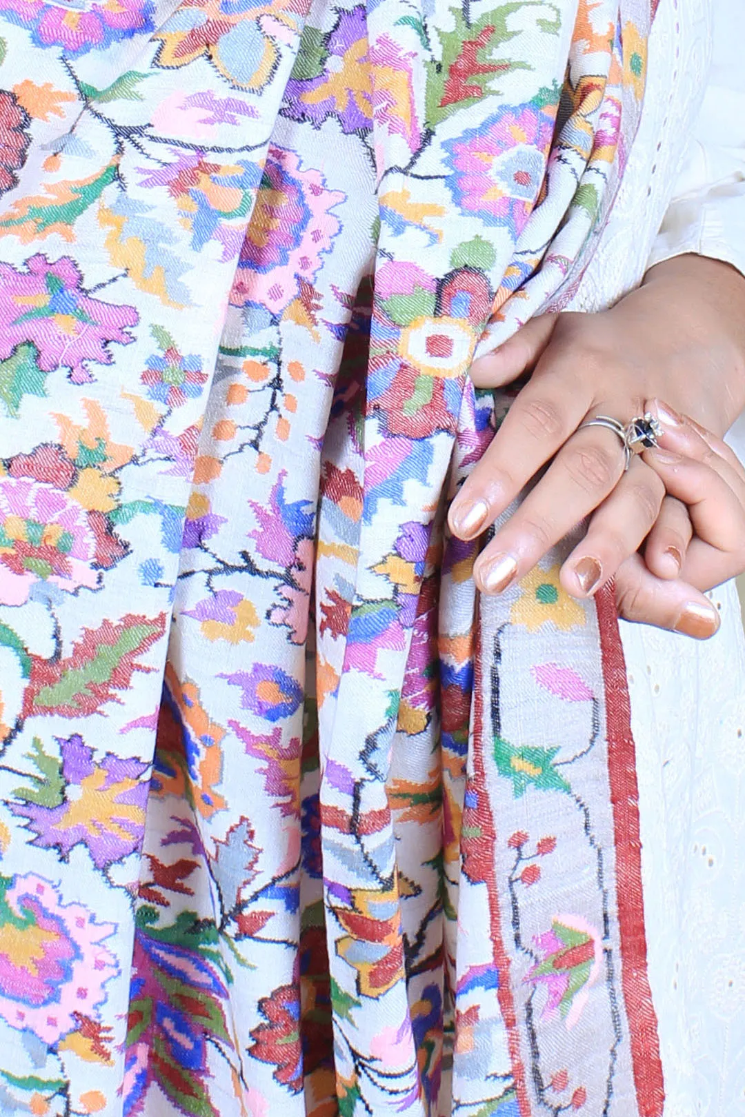 Maryam Ivory Floral Outlined Jamavar Pashmina Shawl