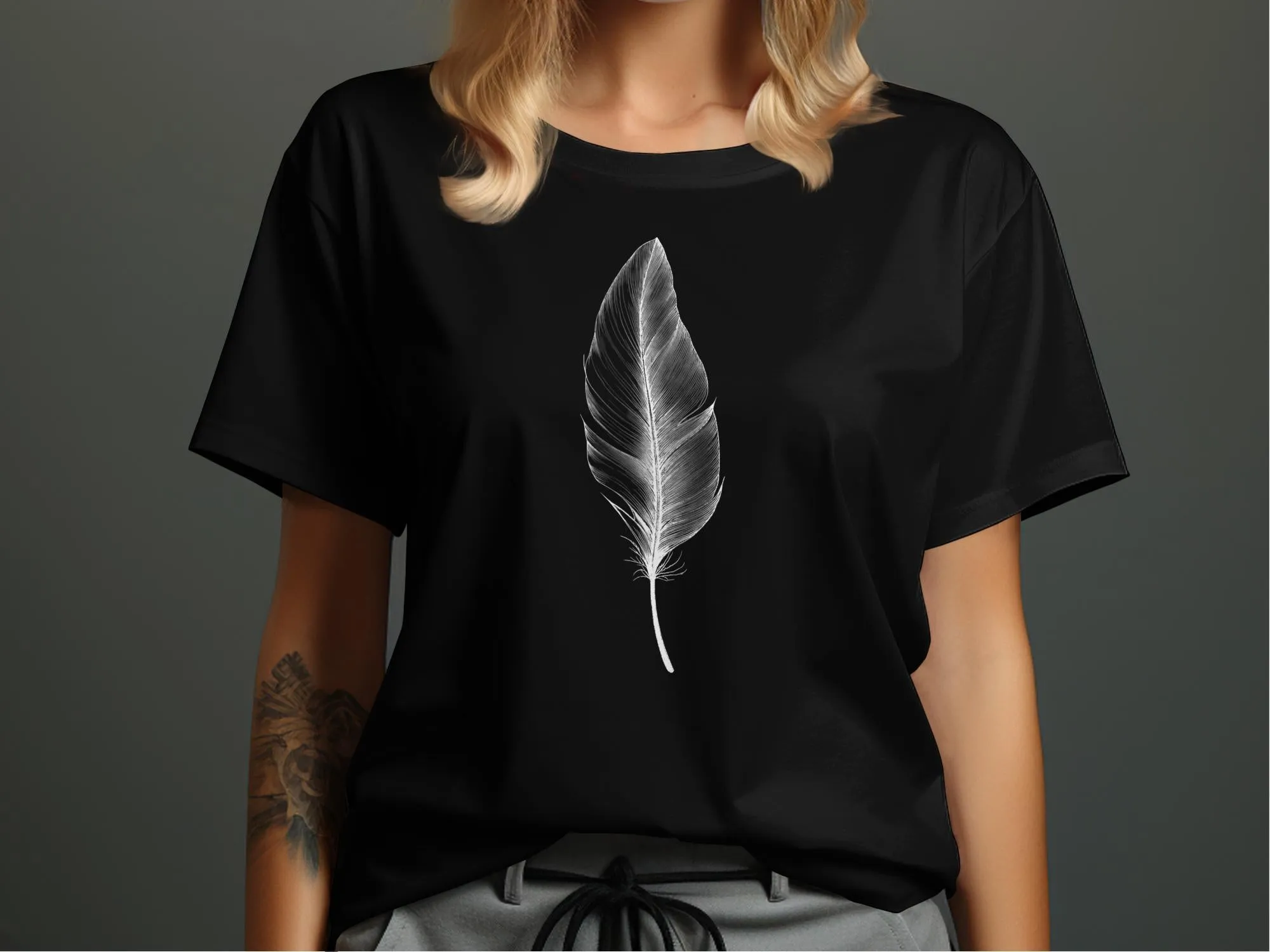 Minimalist Feather Line Art Nature Inspired Modern T-Shirt, Simple Feather Drawing Graphic Tee, Casual Nature Lover's Shirt