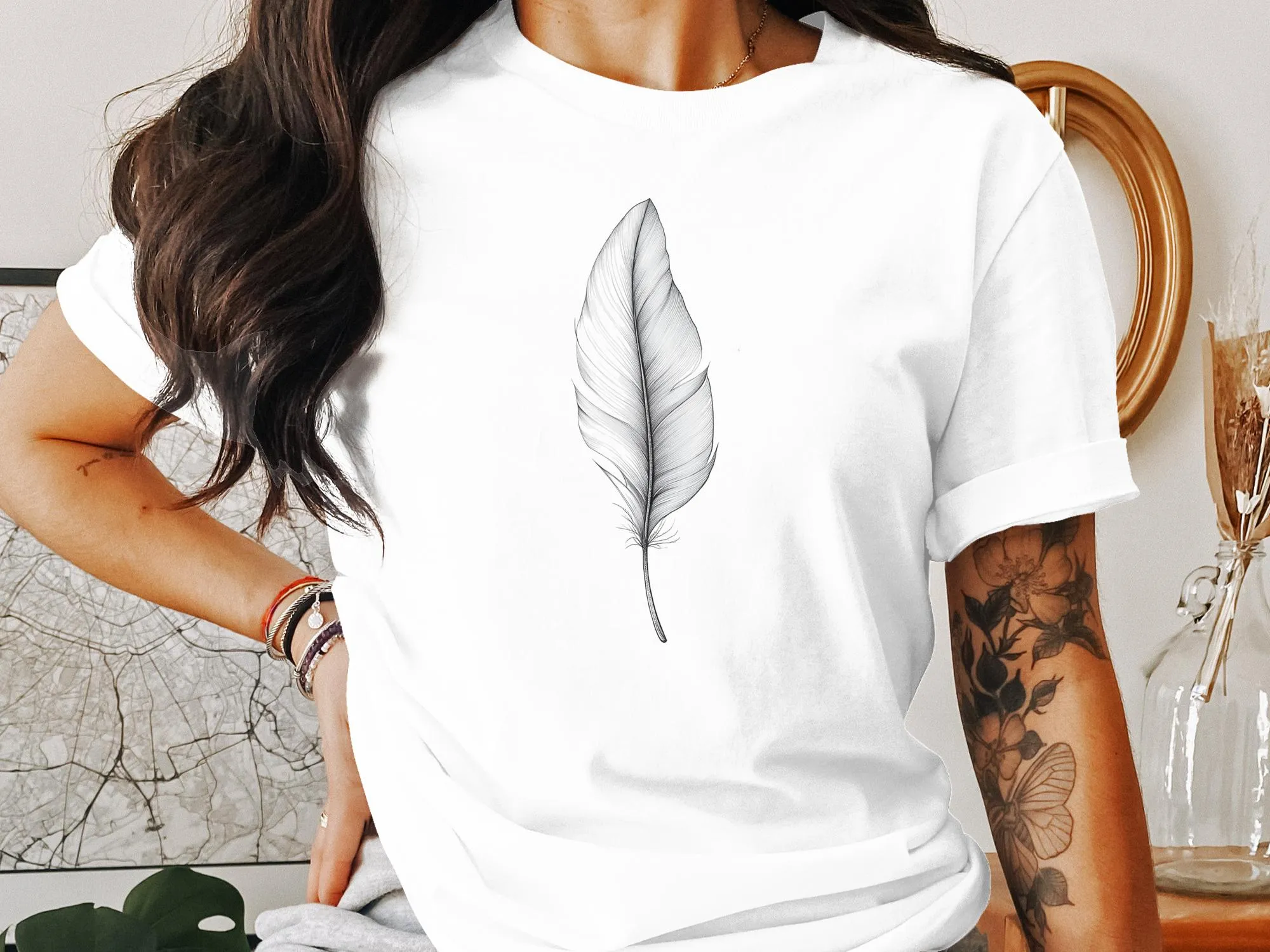 Minimalist Feather Line Art Nature Inspired Modern T-Shirt, Simple Feather Drawing Graphic Tee, Casual Nature Lover's Shirt