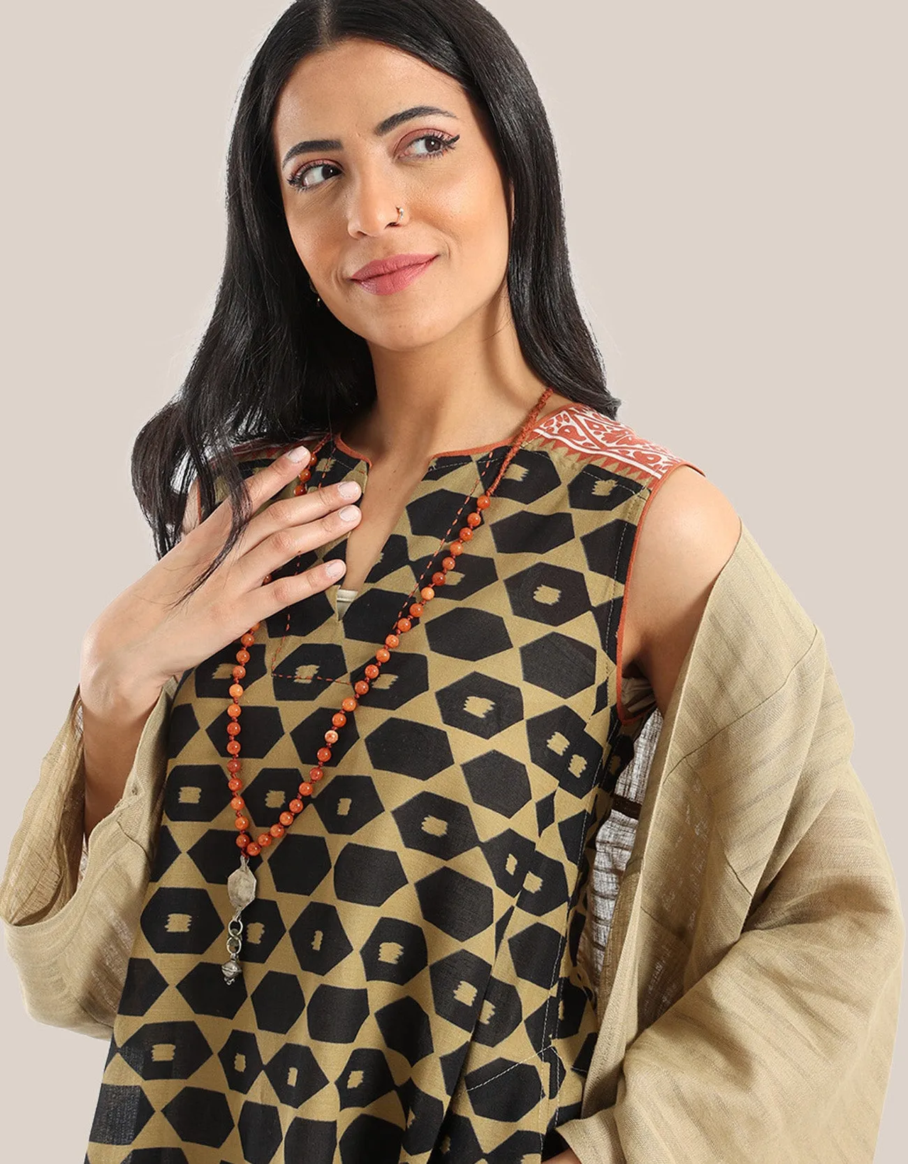 Short Loose fit coat with long sleeves