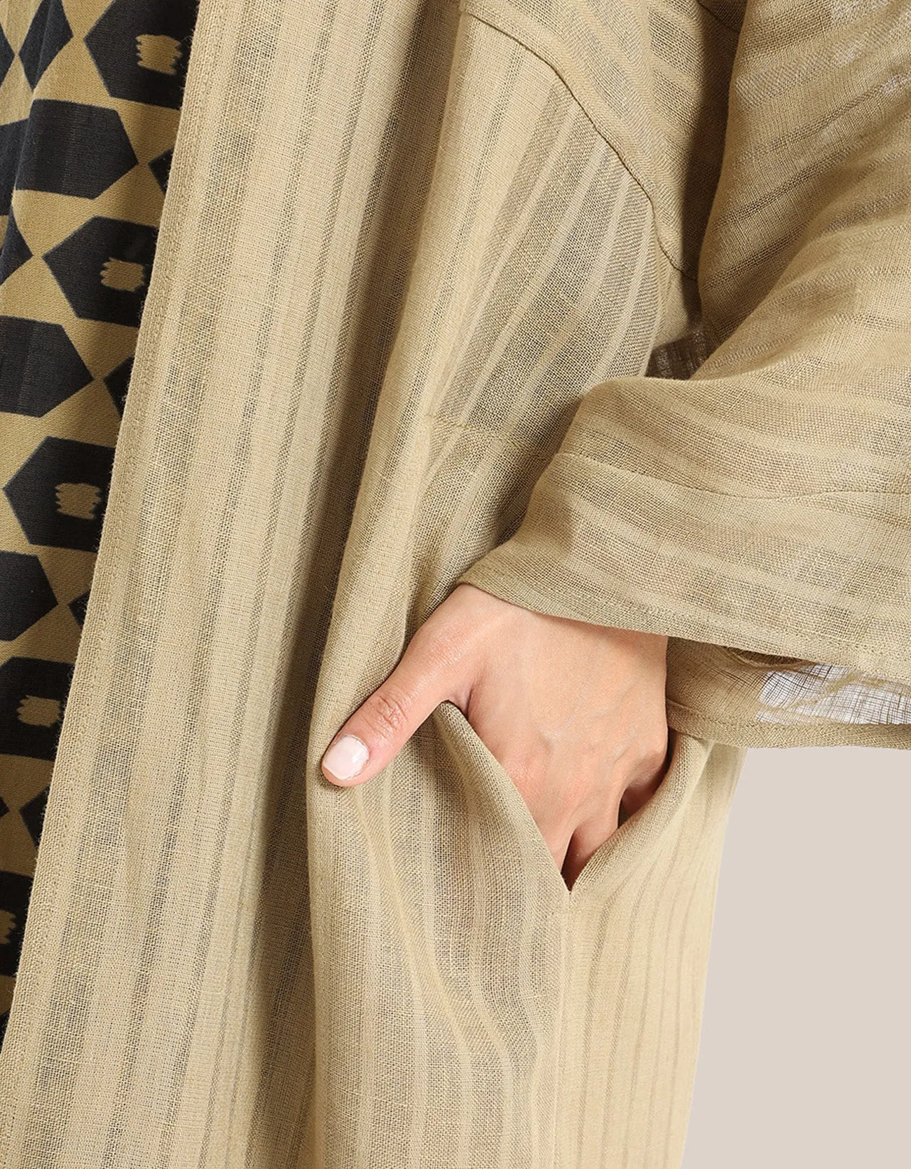 Short Loose fit coat with long sleeves