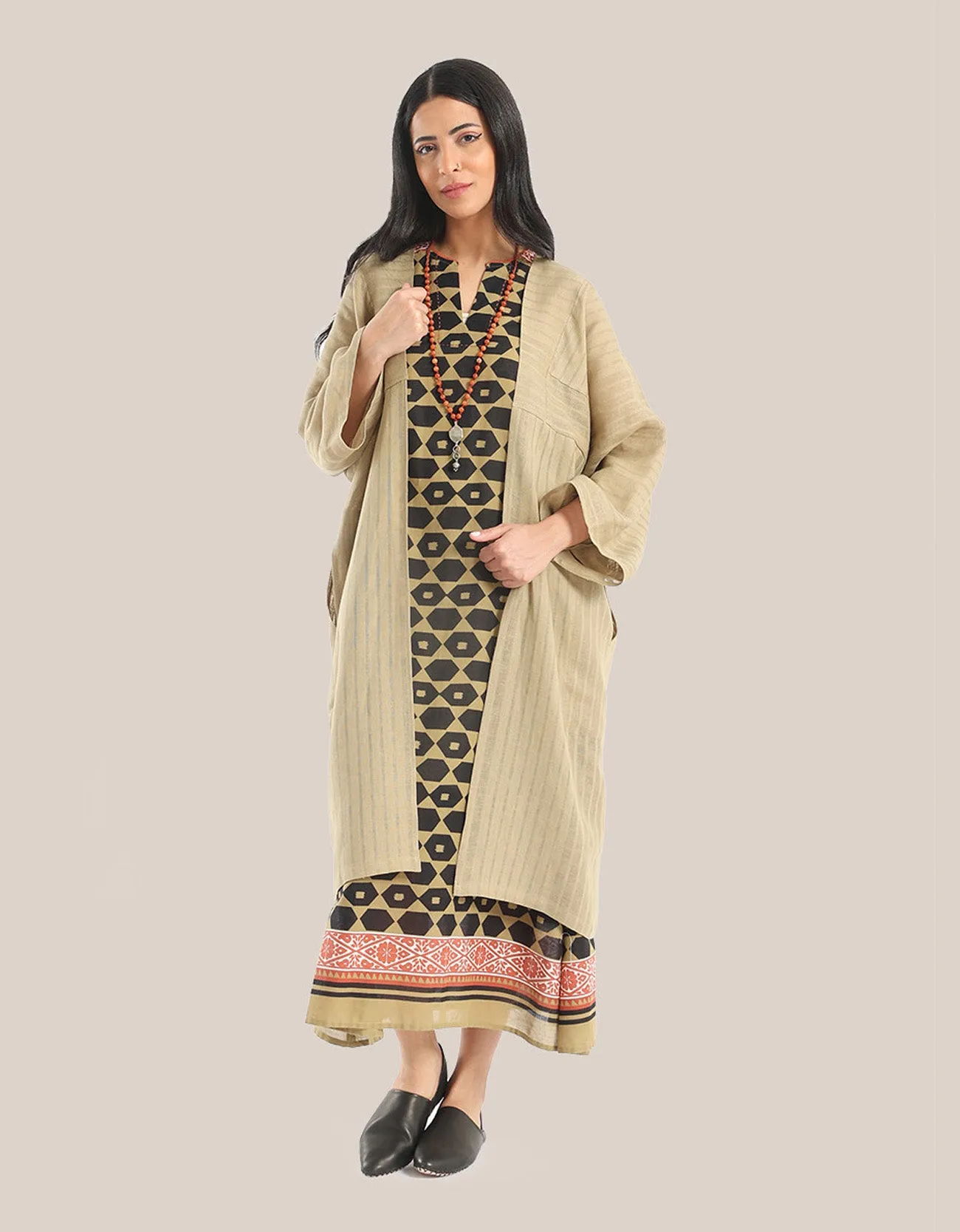Short Loose fit coat with long sleeves