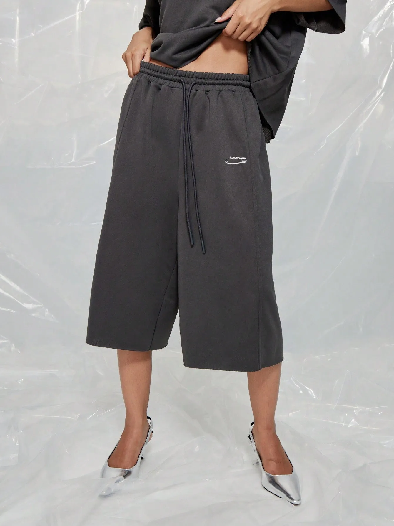 SUMWON WOMEN Oversized Drop Shoulder Raw Hem Tee With Wide Leg Pull On Jorts Two Piece Co-Ord Set