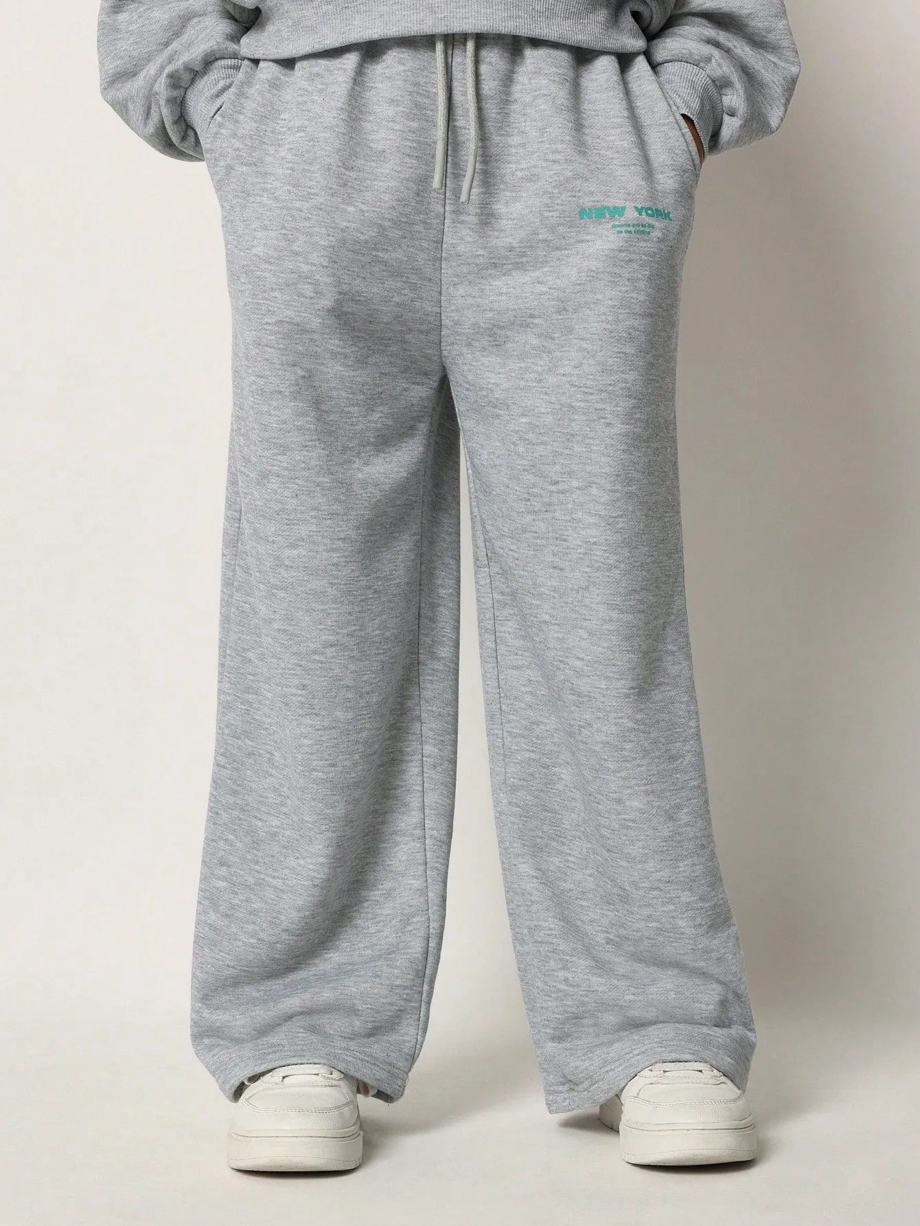 Tween Girls Comfy Essential Crewneck New York Sweatshirt And Straight Fit Sweatpants 2 Piece Set