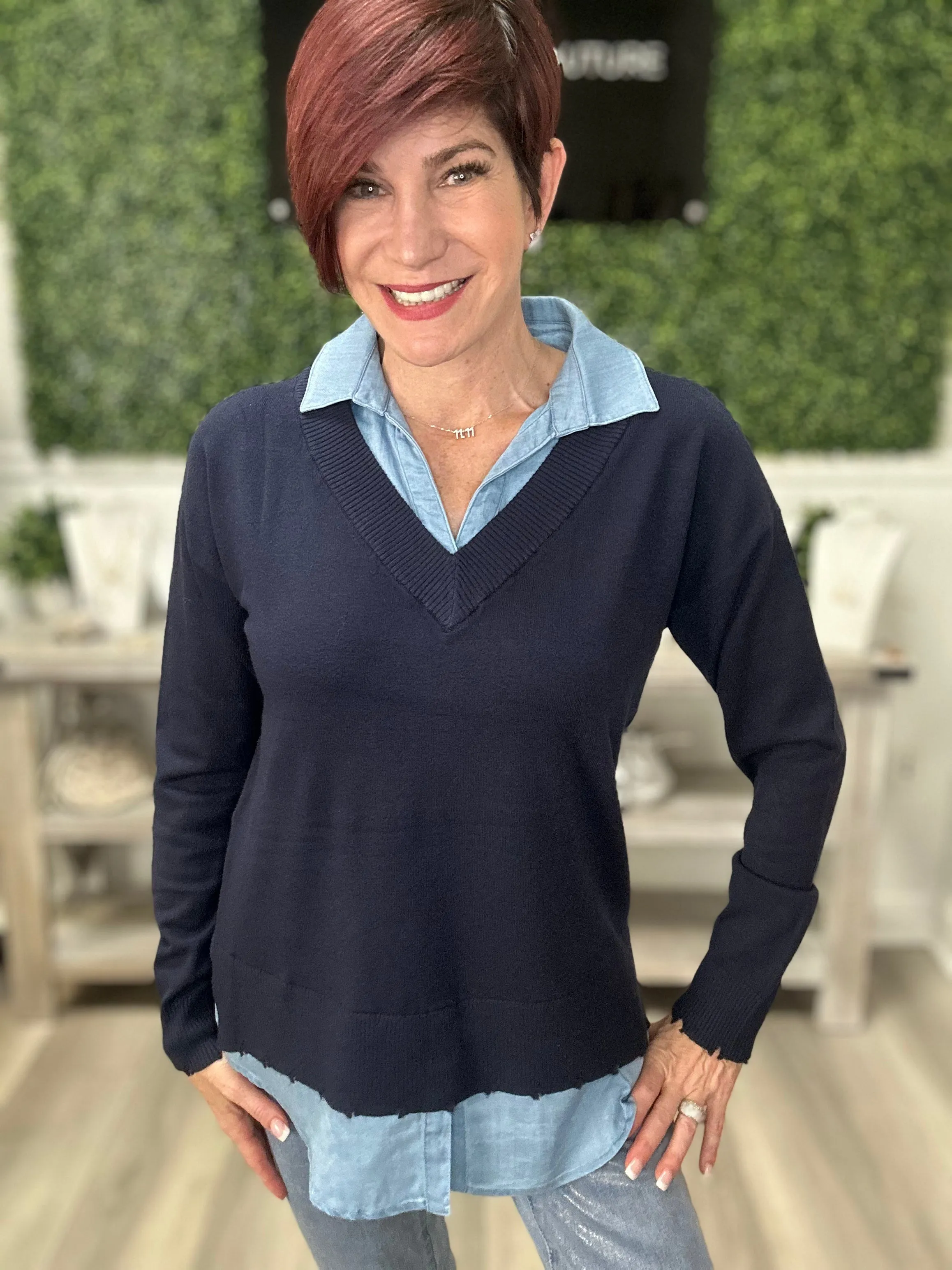 V-Neck Sweater with Poplin Shirt Collar and Hem